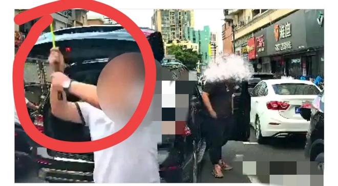 车砸车后续警方回应：双方都认可处理结果AG真人娱乐网址最新！东莞奔驰司机别(图6)