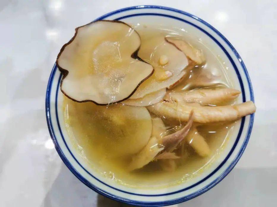 碗清热润肺的海底椰川贝排骨汤吧!AG真人登录入口“秋老虎”天气煲(图2) 碗清热润肺的海底椰川贝排骨汤吧!AG真人登录入口“秋老虎”天气煲(图2)